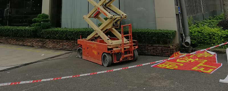 深圳龙岗向日葵视频官方下载安卓免费下载安装标识总部基地楼顶大字安装纪实